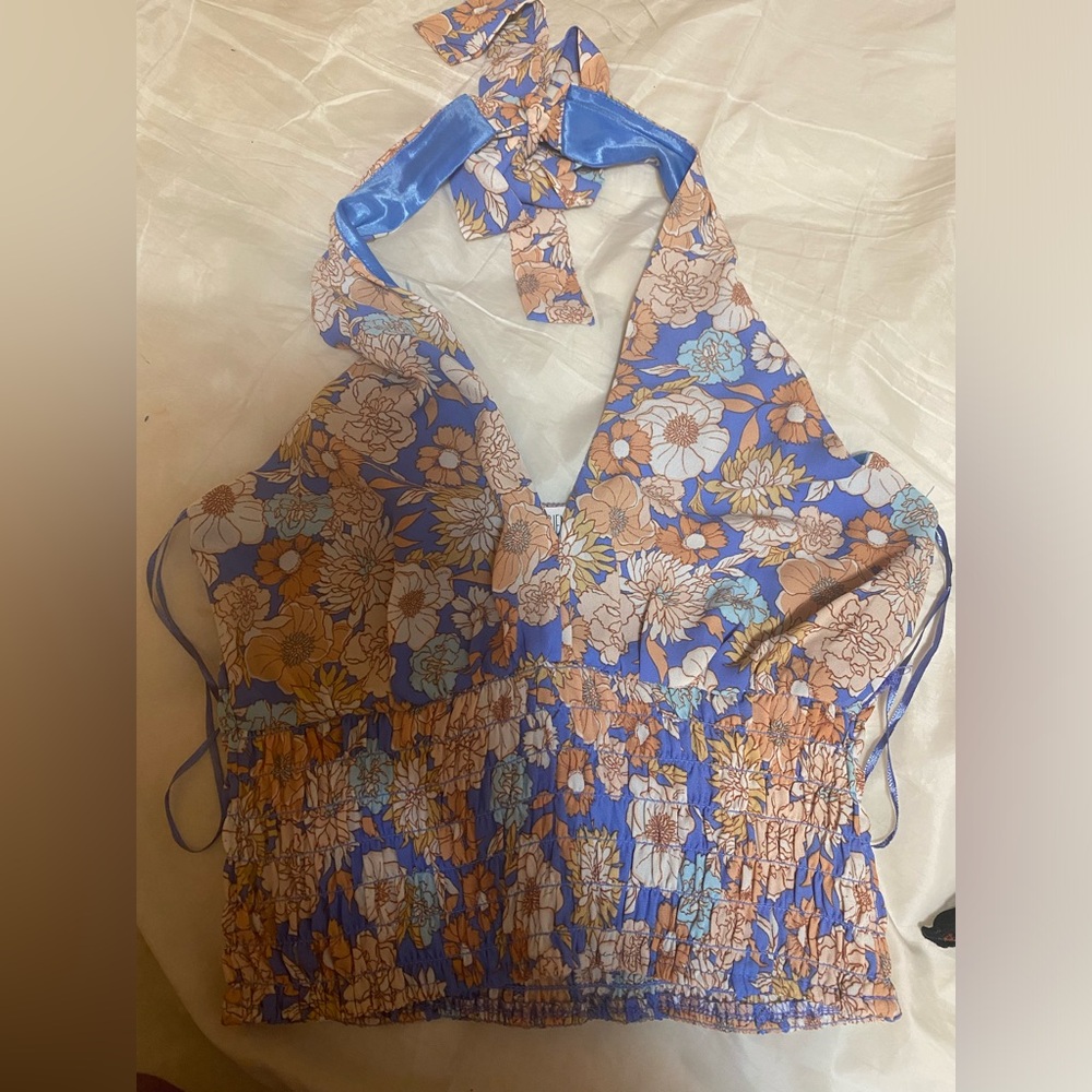 Halter top - Picture 3 of 3